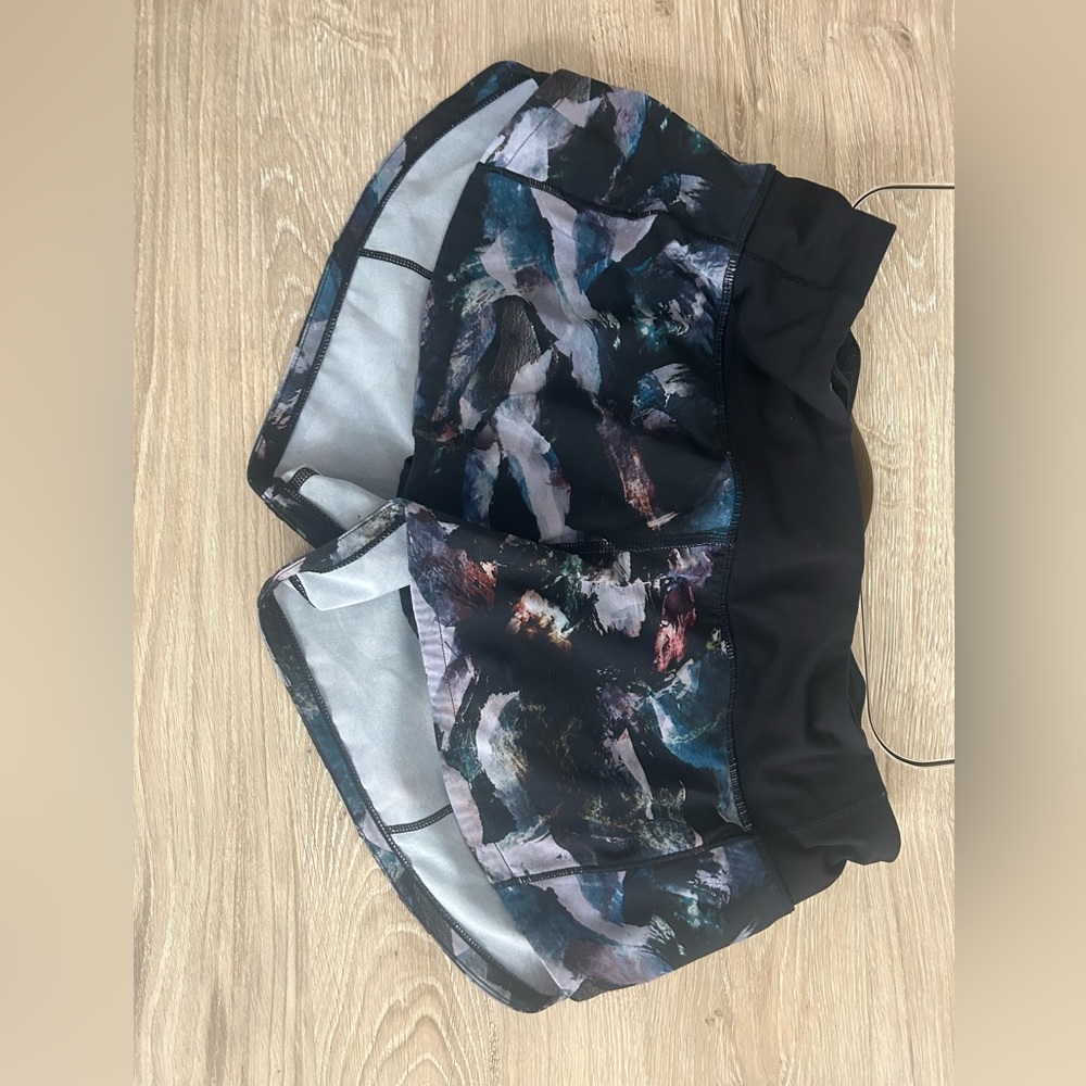 Lululemon speed up shorts. Low rise. 2.5”